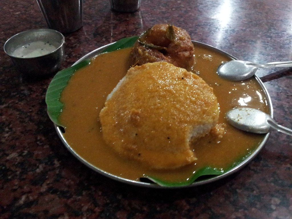 Idli with sambar and chutney